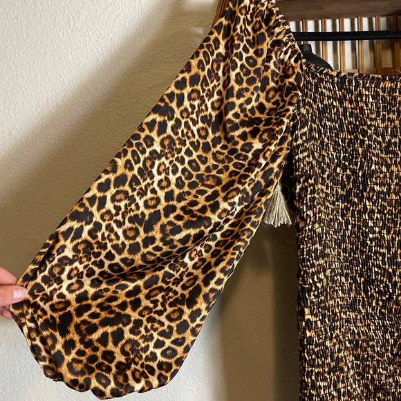 Fashion nova silk scrunched cheetah dress with poofed  sleeves - Picture 3 of 7